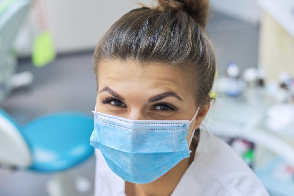 Emergency dentist in Hampton wears protective equipment.